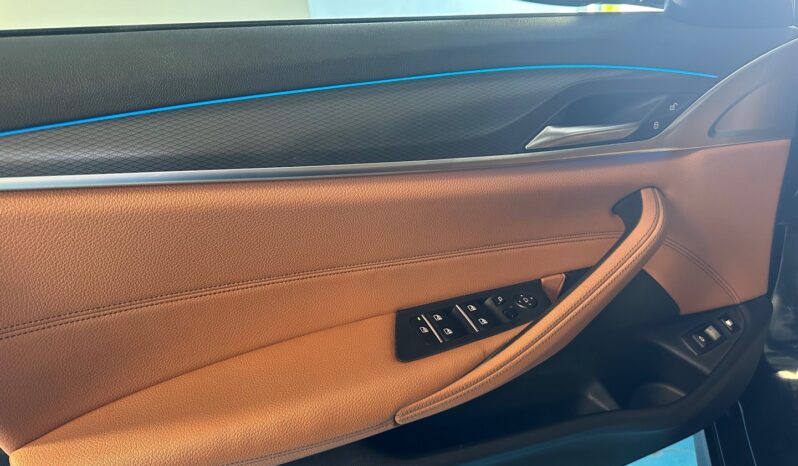 BMW 530 e Pack Desportivo M completo