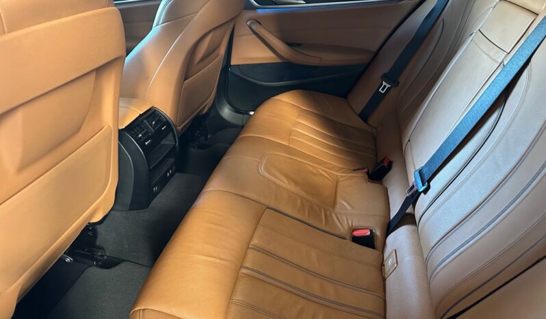 BMW 530 e Pack Desportivo M completo