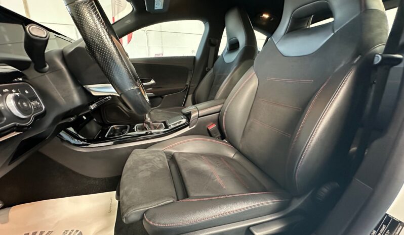 MERCEDES-BENZ CLA 180 AMG-Line completo