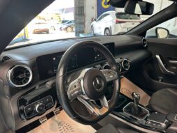 MERCEDES-BENZ CLA 180 AMG-Line completo
