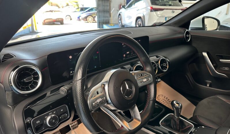 MERCEDES-BENZ CLA 180 AMG-Line completo