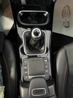MERCEDES-BENZ CLA 180 AMG-Line completo