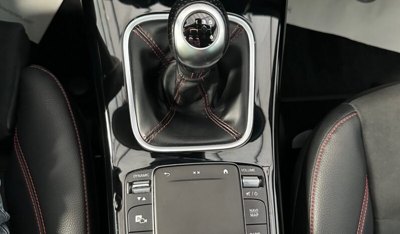 MERCEDES-BENZ CLA 180 AMG-Line completo