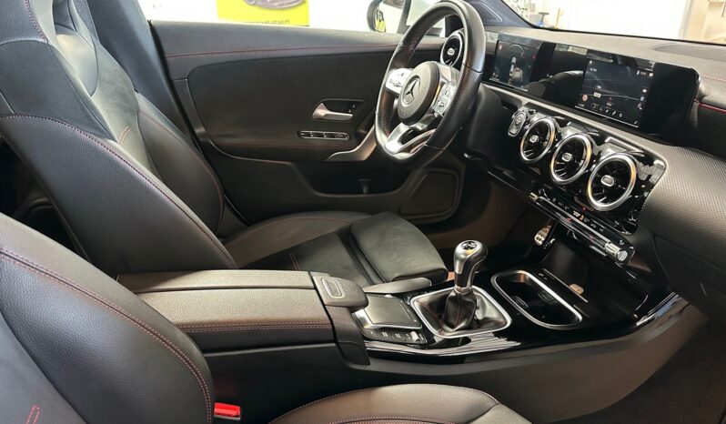 MERCEDES-BENZ CLA 180 AMG-Line completo