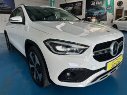 MERCEDES-BENZ GLA 200 STYLE LEDER NAVI completo