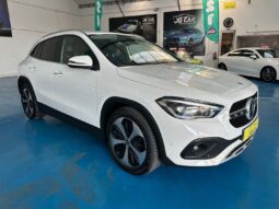 MERCEDES-BENZ GLA 200 STYLE LEDER NAVI completo