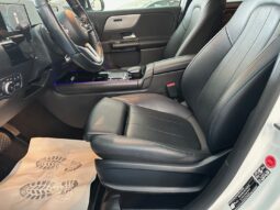 MERCEDES-BENZ GLA 200 STYLE LEDER NAVI completo