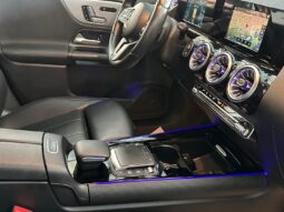 MERCEDES-BENZ GLA 200 STYLE LEDER NAVI completo