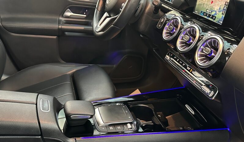 MERCEDES-BENZ GLA 200 STYLE LEDER NAVI completo