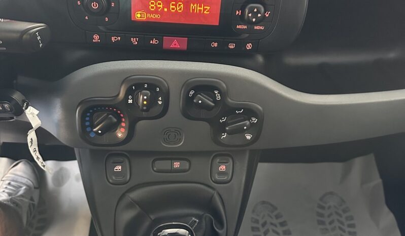 FIAT PANDA 1.0 HIBRID completo