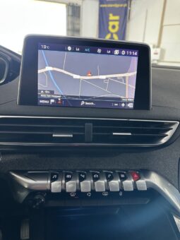 PEUGEOT 3008 1.2 130 CV completo