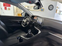PEUGEOT 3008 1.2 130 CV completo